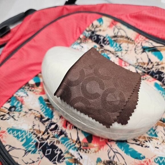 Coach Original White Logo Hard Sunglass Case Holder Sunglasses Microfiber Cloth - Picture 5 of 12